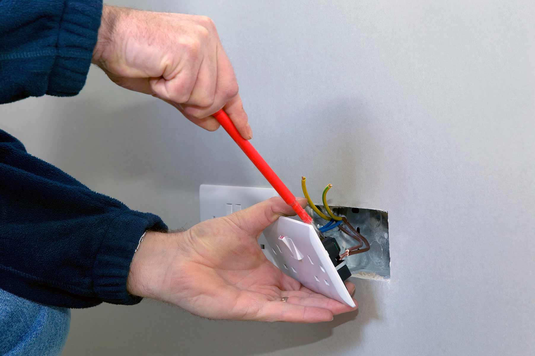 Our electricians can install plug sockets for domestic and commercial proeprties in Halewood and the local area. 